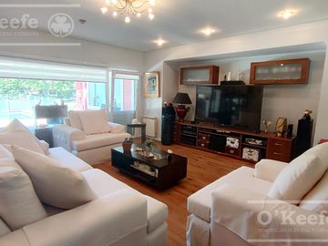 Casa en venta de cuatro dormitorios estilo Clásico  Abril Cl
