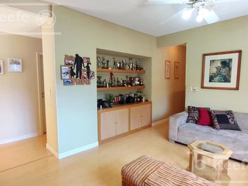 Casa en venta de cuatro dormitorios estilo Clásico  Abril Cl