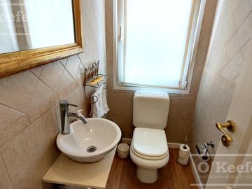 Casa en venta de cuatro dormitorios estilo Clásico  Abril Cl