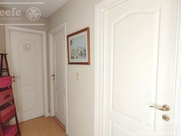 Casa en venta de cuatro dormitorios estilo Clásico  Abril Cl
