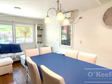 Casa en venta de cuatro dormitorios estilo Clásico  Abril Cl