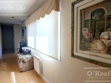 Casa en venta de cuatro dormitorios estilo Clásico  Abril Cl