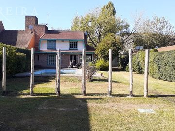 VENTA - Casa sobre calle comercial- Lote 585m2  - Tortugas Norte - Pilar