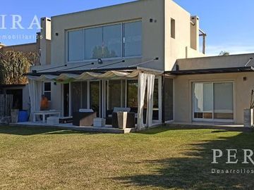 VENTA - Casa sobre calle comercial- Lote 585m2  - Tortugas Norte - Pilar