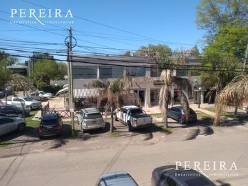 VENTA - Casa sobre calle comercial- Lote 585m2  - Tortugas Norte - Pilar