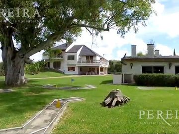 VENTA - Casa sobre calle comercial- Lote 585m2  - Tortugas Norte - Pilar