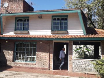 VENTA - Casa sobre calle comercial- Lote 585m2  - Tortugas Norte - Pilar