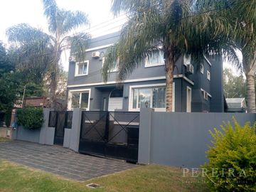 VENTA - Casa sobre calle comercial- Lote 585m2  - Tortugas Norte - Pilar