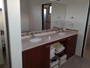 Venta - Casa - 3 Dormitorios - B° Las Terrazas - Valle Escondido
