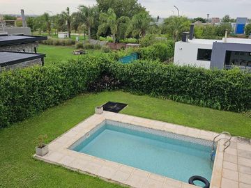 Venta - Casa - 3 Dormitorios - B° Las Terrazas - Valle Escondido