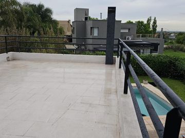 Venta - Casa - 3 Dormitorios - B° Las Terrazas - Valle Escondido