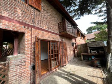 Departamento tipo duplex en venta en Pinamar  con cochera