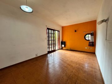 Departamento tipo duplex en venta en Pinamar  con cochera
