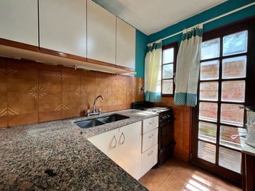 Departamento tipo duplex en venta en Pinamar  con cochera
