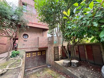 Departamento tipo duplex en venta en Pinamar  con cochera