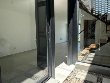 Casa en  venta La Calandria 3 dormitorios 3 baños con patrio frente espacio verde