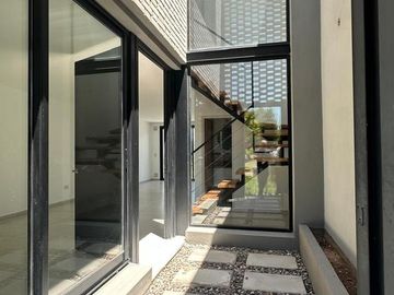 Casa en  venta La Calandria 3 dormitorios 3 baños con patrio frente espacio verde