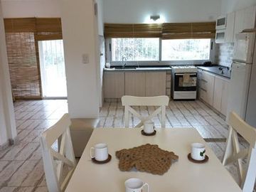 Casa en venta 2 dormitorios - Unquillo - Azopardo 417.