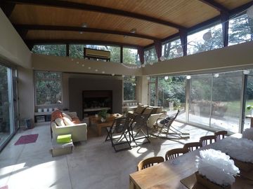 Venta casa en el cortijo. Excelente lote y unica por diseño y calidad constructiva. 3 habitaciones baño en suite vestidor. Parque Parrilla