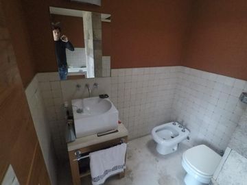 Venta casa en el cortijo. Excelente lote y unica por diseño y calidad constructiva. 3 habitaciones baño en suite vestidor. Parque Parrilla