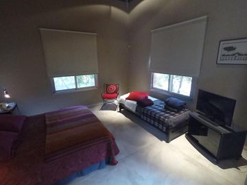 Venta casa en el cortijo. Excelente lote y unica por diseño y calidad constructiva. 3 habitaciones baño en suite vestidor. Parque Parrilla