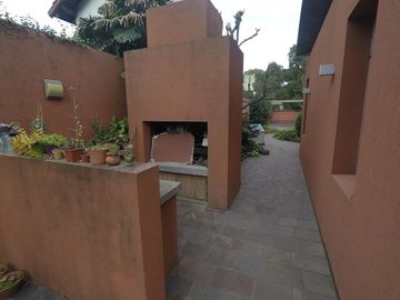 Venta casa en el cortijo. Excelente lote y unica por diseño y calidad constructiva. 3 habitaciones baño en suite vestidor. Parque Parrilla