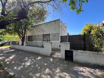 Venta de Casa tres ambientes en Muñiz
