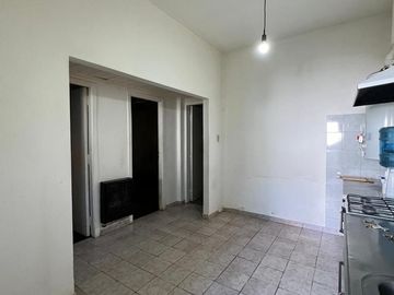 Venta de Casa tres ambientes en Muñiz