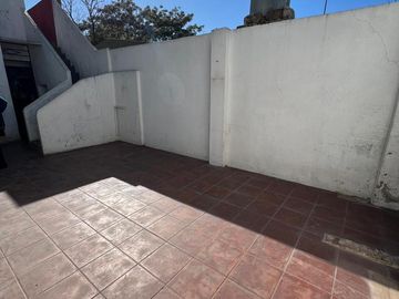 Venta de Casa tres ambientes en Muñiz