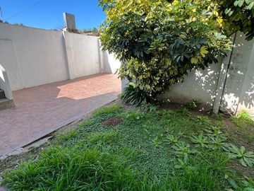 Venta de Casa tres ambientes en Muñiz