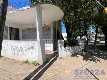 Venta de Casa tres ambientes en Muñiz