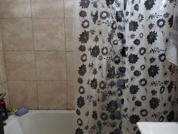 Casa en venta - 2 Dormitorios 1 Baño - 100Mts2 - Berazategui