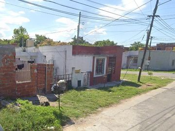 Casa en venta - 2 Dormitorios 1 Baño - 100Mts2 - Berazategui
