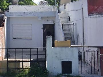 Casa en venta - 2 Dormitorios 1 Baño - 100Mts2 - Berazategui