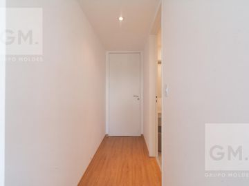 ALQUILER  2 AMBIENTES  LUMINOSO, FULL AMENITIES,  AMOBLADO CON COCHERA - PISO ALTO