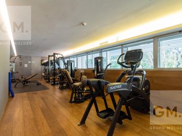 ALQUILER  2 AMBIENTES  LUMINOSO, FULL AMENITIES,  AMOBLADO CON COCHERA - PISO ALTO