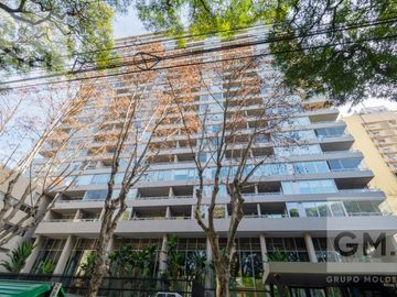 ALQUILER  2 AMBIENTES  LUMINOSO, FULL AMENITIES,  AMOBLADO CON COCHERA - PISO ALTO