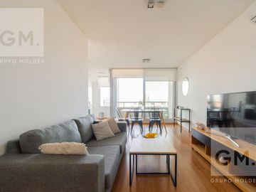 ALQUILER  2 AMBIENTES  LUMINOSO, FULL AMENITIES,  AMOBLADO CON COCHERA - PISO ALTO