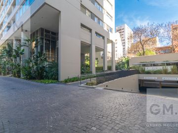 ALQUILER  2 AMBIENTES  LUMINOSO, FULL AMENITIES,  AMOBLADO CON COCHERA - PISO ALTO