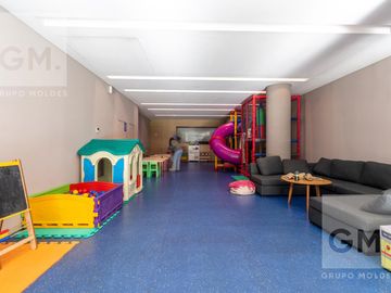 ALQUILER  2 AMBIENTES  LUMINOSO, FULL AMENITIES,  AMOBLADO CON COCHERA - PISO ALTO