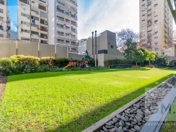 ALQUILER  2 AMBIENTES  LUMINOSO, FULL AMENITIES,  AMOBLADO CON COCHERA - PISO ALTO