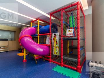 ALQUILER  2 AMBIENTES  LUMINOSO, FULL AMENITIES,  AMOBLADO CON COCHERA - PISO ALTO
