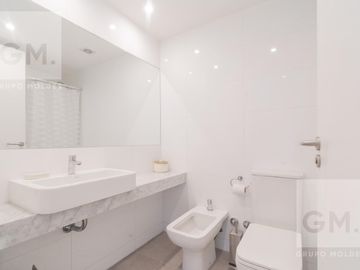 ALQUILER  2 AMBIENTES  LUMINOSO, FULL AMENITIES,  AMOBLADO CON COCHERA - PISO ALTO
