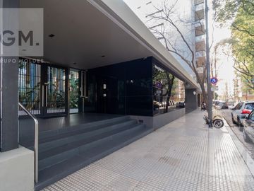 ALQUILER  2 AMBIENTES  LUMINOSO, FULL AMENITIES,  AMOBLADO CON COCHERA - PISO ALTO