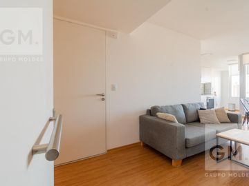 ALQUILER  2 AMBIENTES  LUMINOSO, FULL AMENITIES,  AMOBLADO CON COCHERA - PISO ALTO