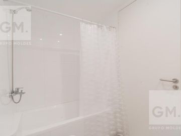 ALQUILER  2 AMBIENTES  LUMINOSO, FULL AMENITIES,  AMOBLADO CON COCHERA - PISO ALTO