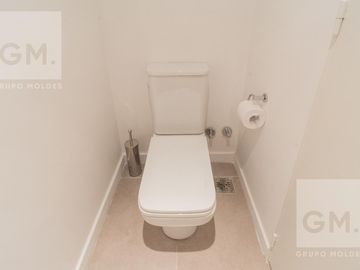 ALQUILER  2 AMBIENTES  LUMINOSO, FULL AMENITIES,  AMOBLADO CON COCHERA - PISO ALTO