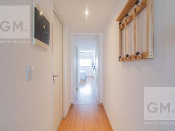 ALQUILER  2 AMBIENTES  LUMINOSO, FULL AMENITIES,  AMOBLADO CON COCHERA - PISO ALTO