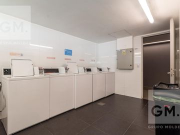 ALQUILER  2 AMBIENTES  LUMINOSO, FULL AMENITIES,  AMOBLADO CON COCHERA - PISO ALTO