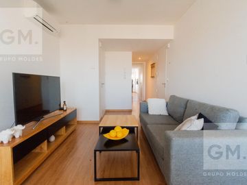 ALQUILER  2 AMBIENTES  LUMINOSO, FULL AMENITIES,  AMOBLADO CON COCHERA - PISO ALTO